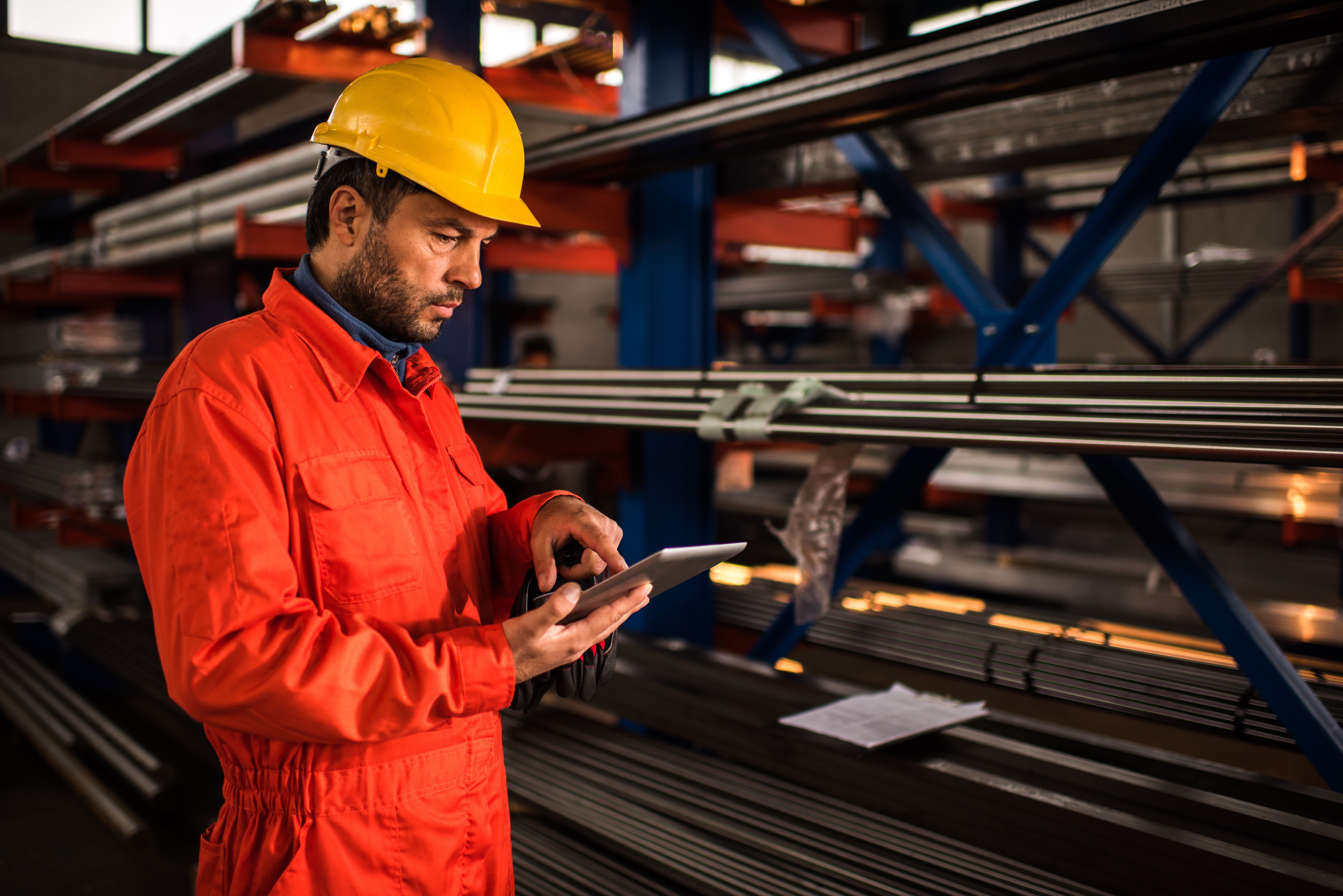 Монтажник. Компьютерный мастер. Электрик. Компьютерный мастер. Рабочий на производство.